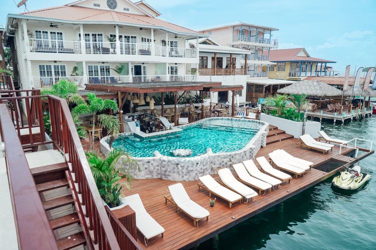 Tropical Suites Hotel